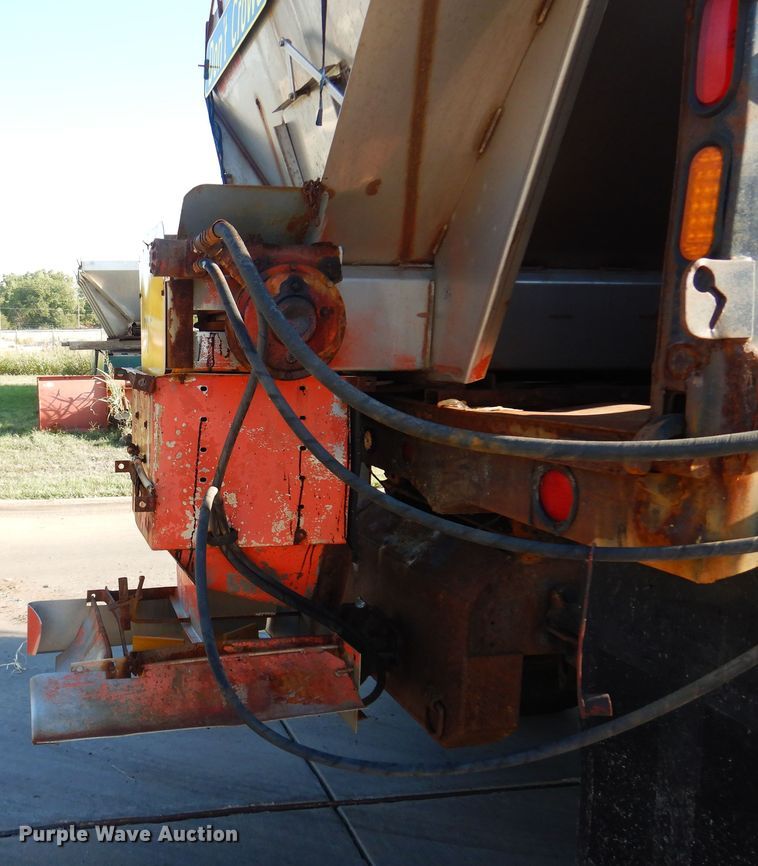 image for item KO9964 1995 Ford L8000  dump truck