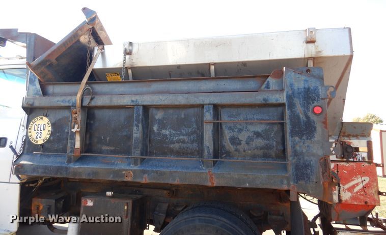 image for item KO9964 1995 Ford L8000  dump truck