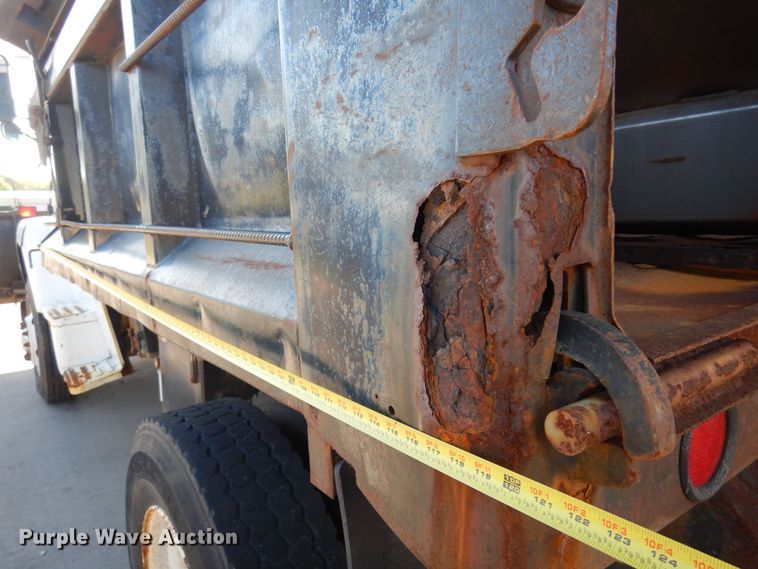 image for item KO9964 1995 Ford L8000  dump truck