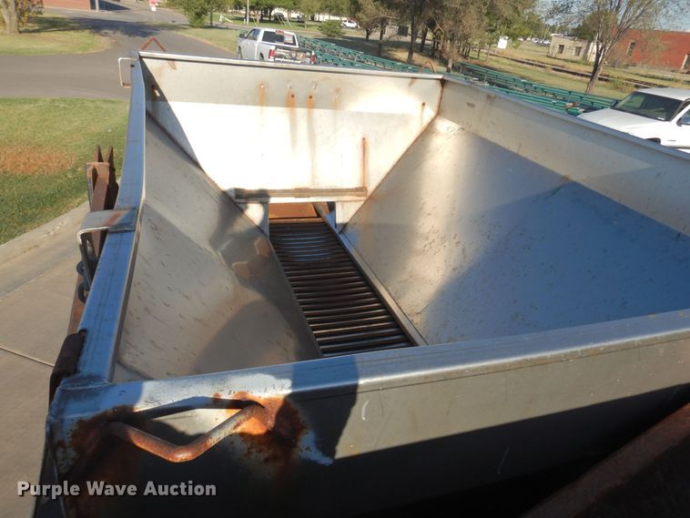 image for item KO9964 1995 Ford L8000  dump truck