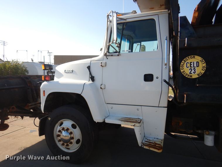 image for item KO9964 1995 Ford L8000  dump truck