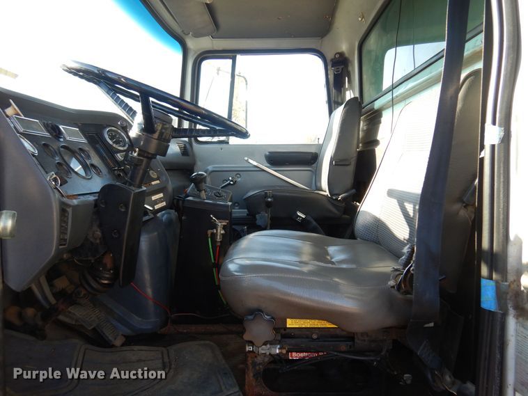 image for item KO9964 1995 Ford L8000  dump truck