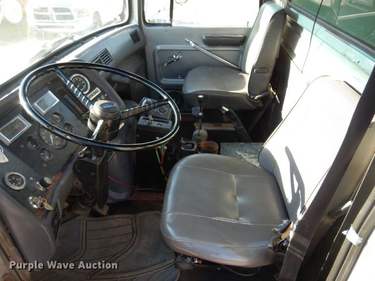 image for item KO9964 1995 Ford L8000  dump truck