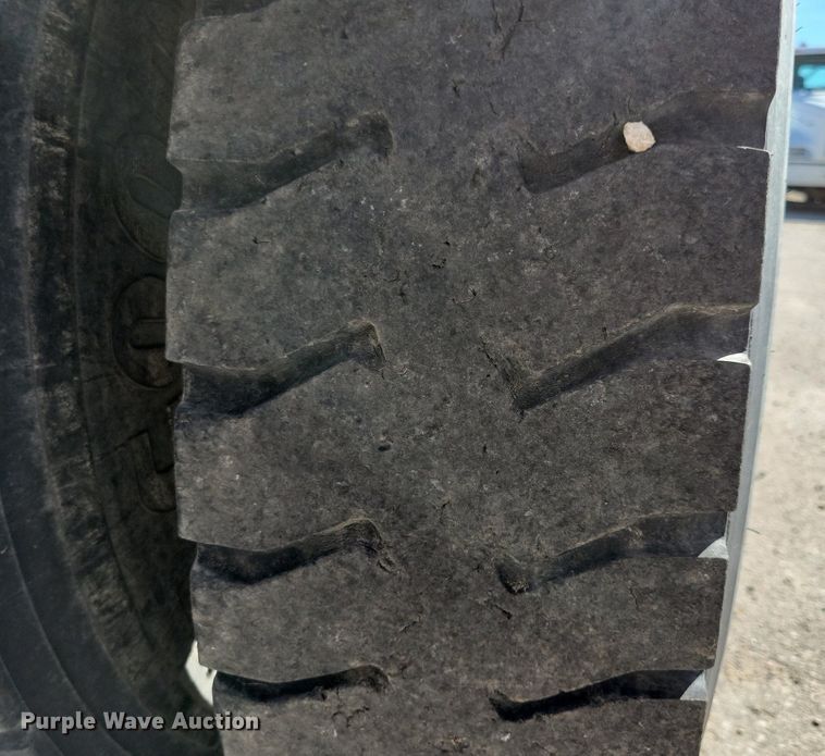 image for item KW9498 2004 Sterling L8500  dump truck