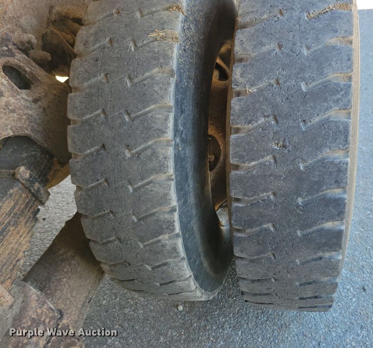 image for item KW9498 2004 Sterling L8500  dump truck