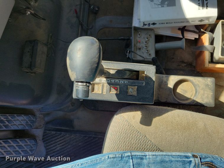 image for item KW9499 2000 Sterling L7500  crane truck