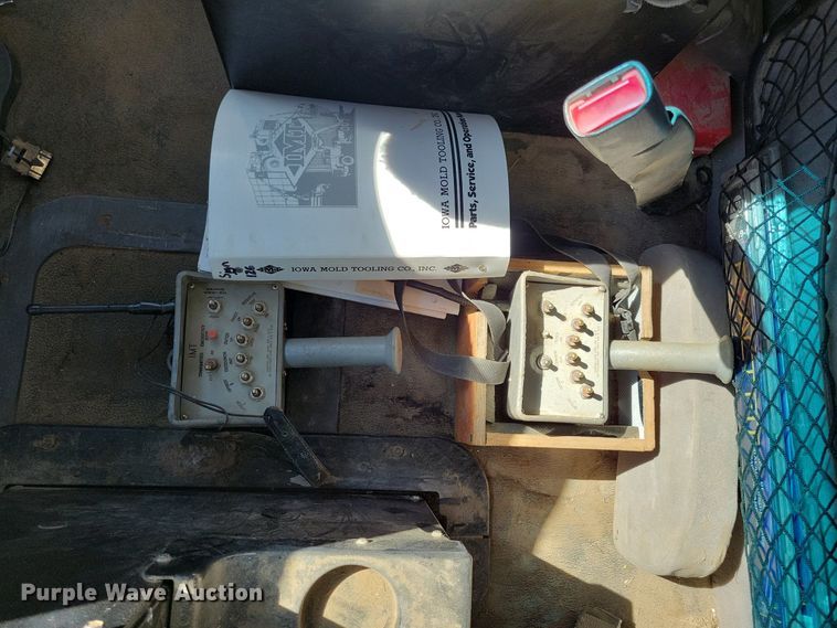 image for item KW9499 2000 Sterling L7500  crane truck