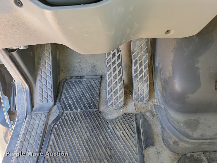 image for item KW9499 2000 Sterling L7500  crane truck