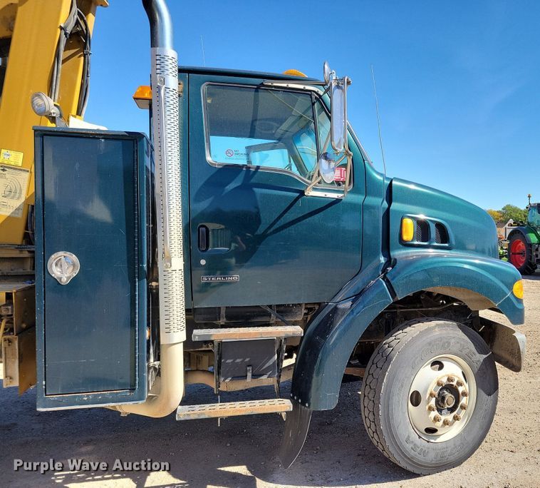image for item KW9499 2000 Sterling L7500  crane truck