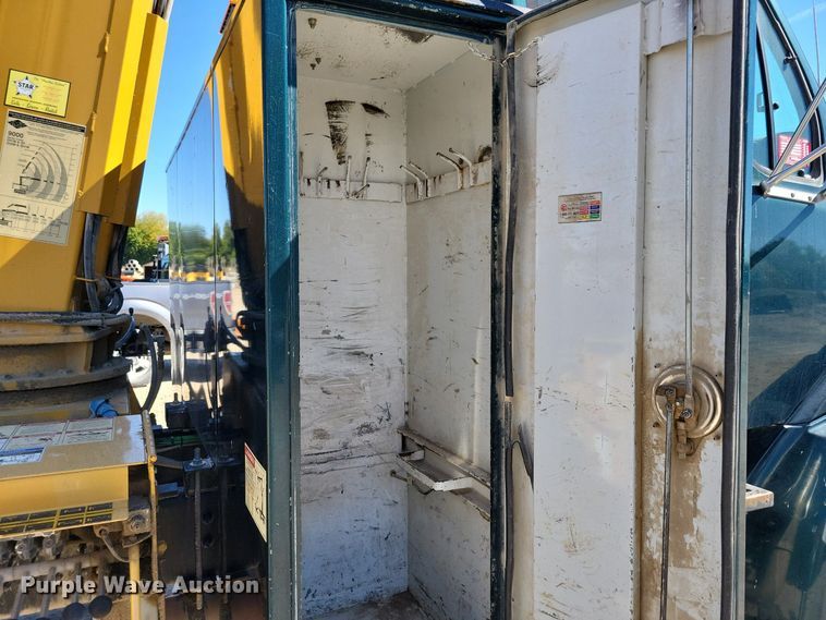 image for item KW9499 2000 Sterling L7500  crane truck