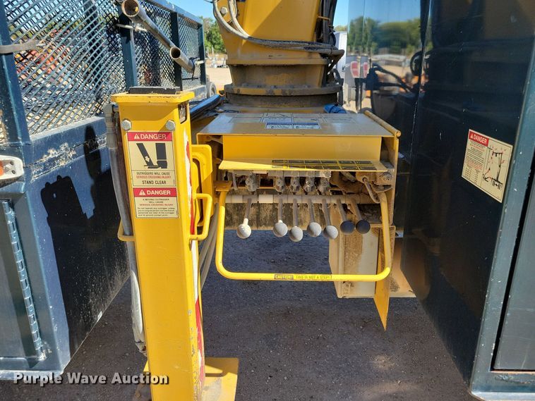 image for item KW9499 2000 Sterling L7500  crane truck