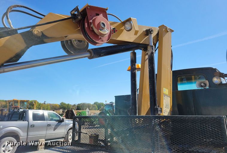 image for item KW9499 2000 Sterling L7500  crane truck