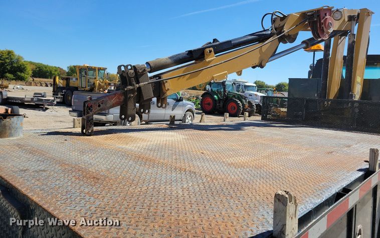 image for item KW9499 2000 Sterling L7500  crane truck