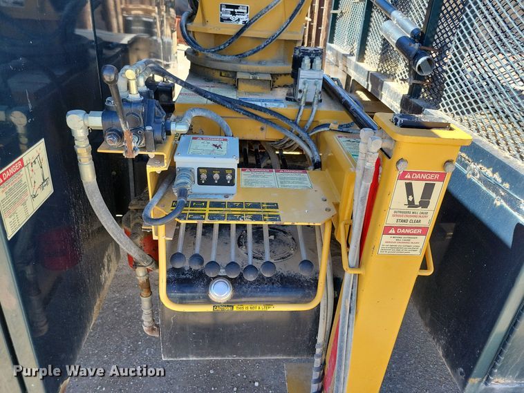 image for item KW9499 2000 Sterling L7500  crane truck