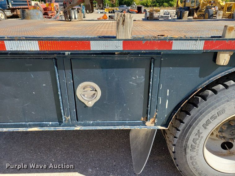 image for item KW9499 2000 Sterling L7500  crane truck