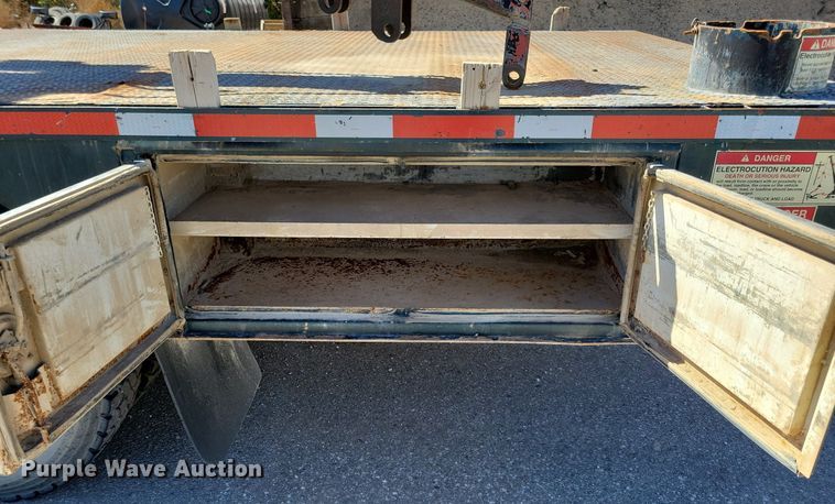 image for item KW9499 2000 Sterling L7500  crane truck