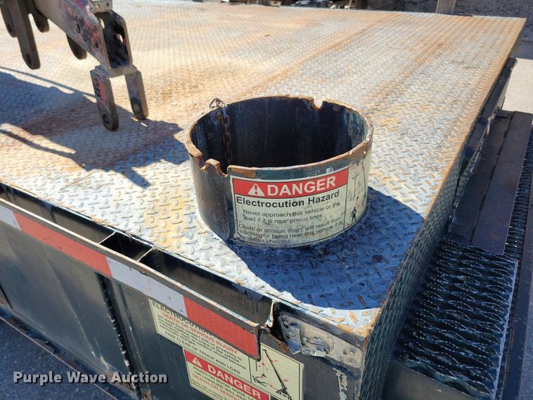 image for item KW9499 2000 Sterling L7500  crane truck