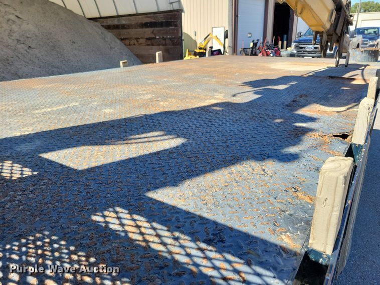 image for item KW9499 2000 Sterling L7500  crane truck