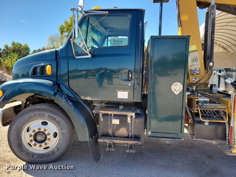 image for item KW9499 2000 Sterling L7500  crane truck