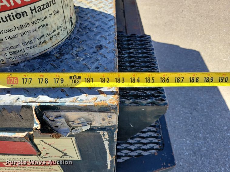 image for item KW9499 2000 Sterling L7500  crane truck