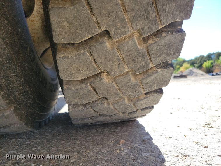 image for item KW9499 2000 Sterling L7500  crane truck