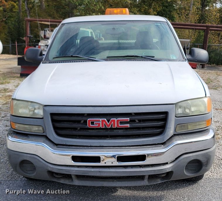 image for item LN9653 2004 GMC Sierra 1500  Ext. Cab pickup truck