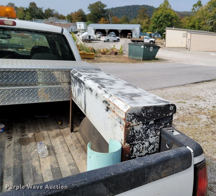 image for item LN9653 2004 GMC Sierra 1500  Ext. Cab pickup truck