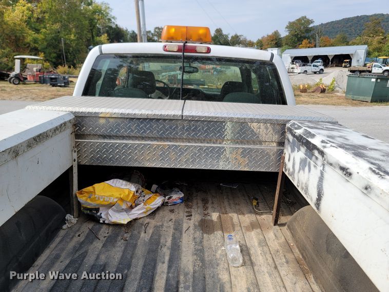 image for item LN9653 2004 GMC Sierra 1500  Ext. Cab pickup truck