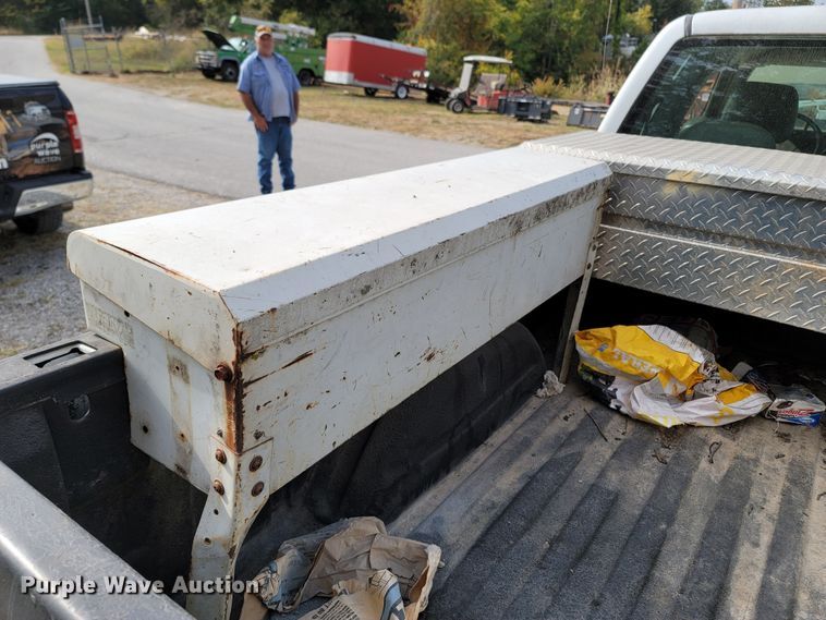 image for item LN9653 2004 GMC Sierra 1500  Ext. Cab pickup truck