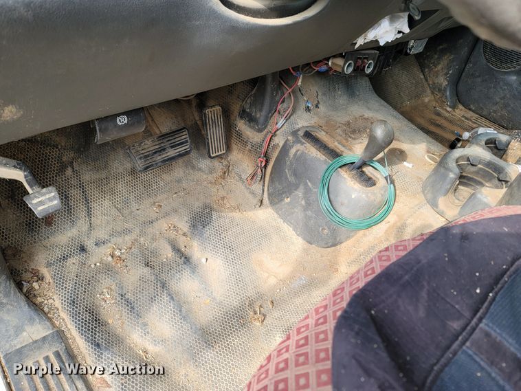 image for item LN9653 2004 GMC Sierra 1500  Ext. Cab pickup truck