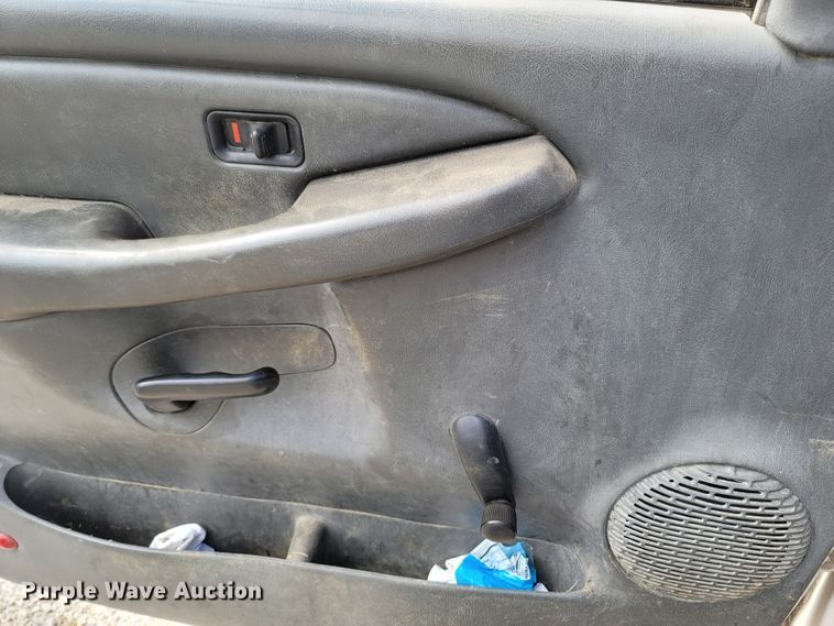 image for item LN9653 2004 GMC Sierra 1500  Ext. Cab pickup truck