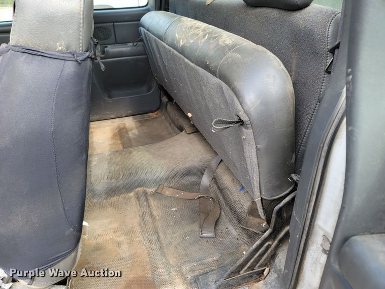 image for item LN9653 2004 GMC Sierra 1500  Ext. Cab pickup truck