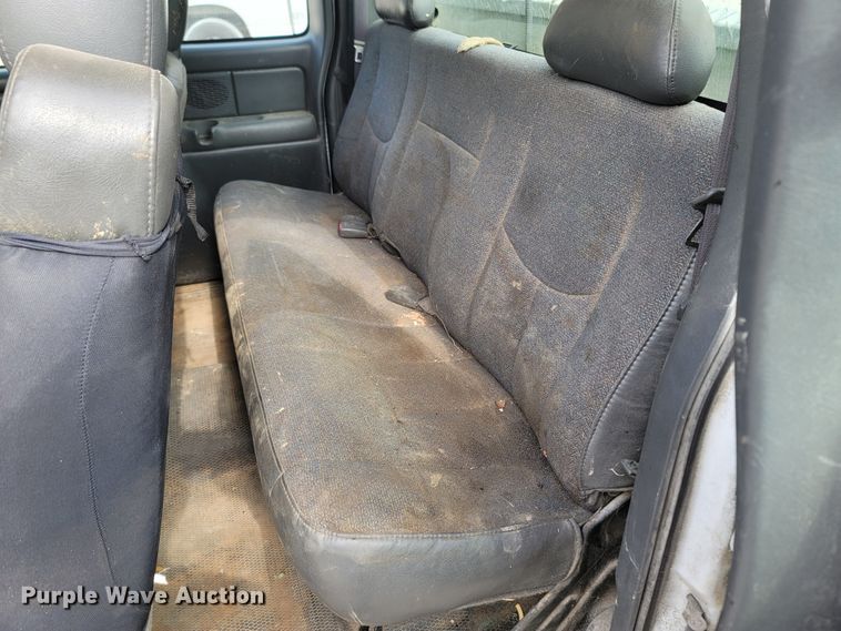 image for item LN9653 2004 GMC Sierra 1500  Ext. Cab pickup truck