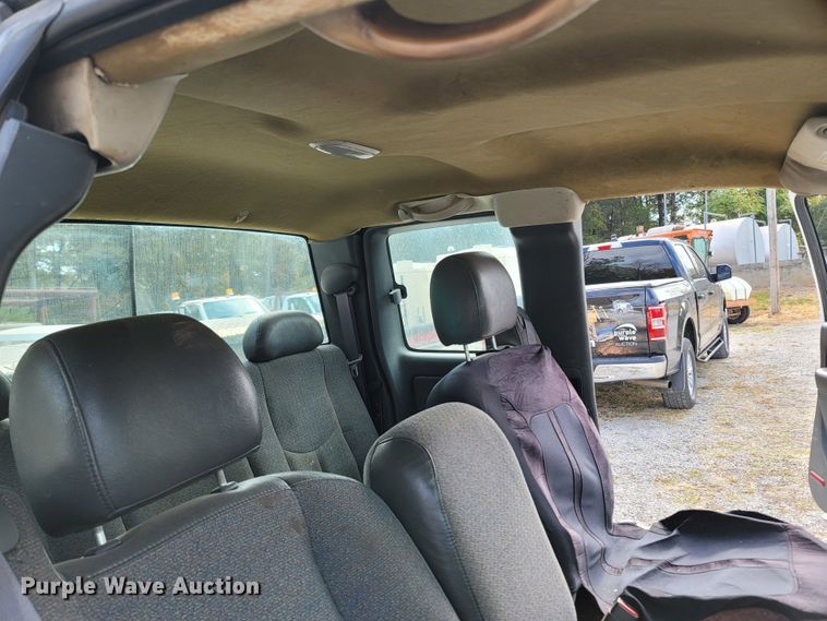 image for item LN9653 2004 GMC Sierra 1500  Ext. Cab pickup truck