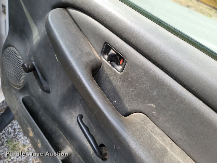 image for item LN9653 2004 GMC Sierra 1500  Ext. Cab pickup truck