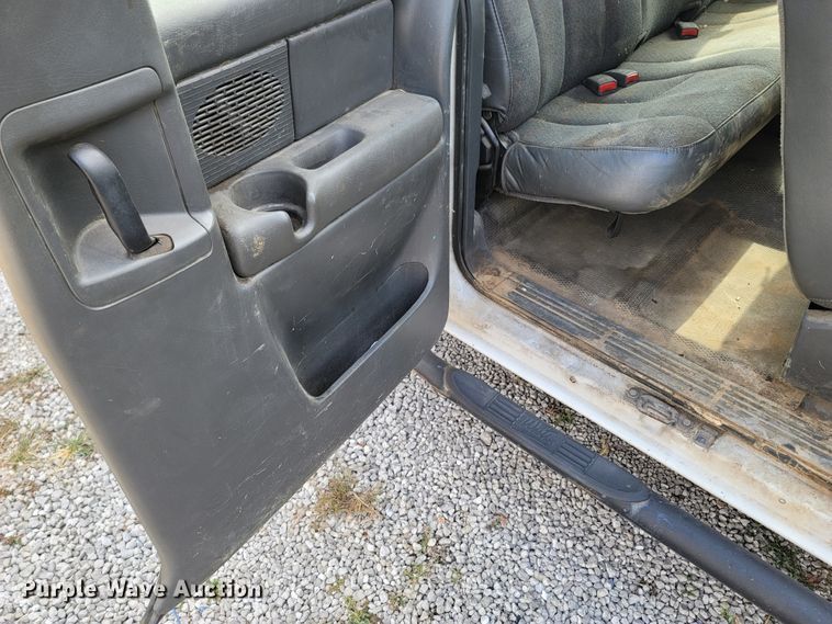 image for item LN9653 2004 GMC Sierra 1500  Ext. Cab pickup truck
