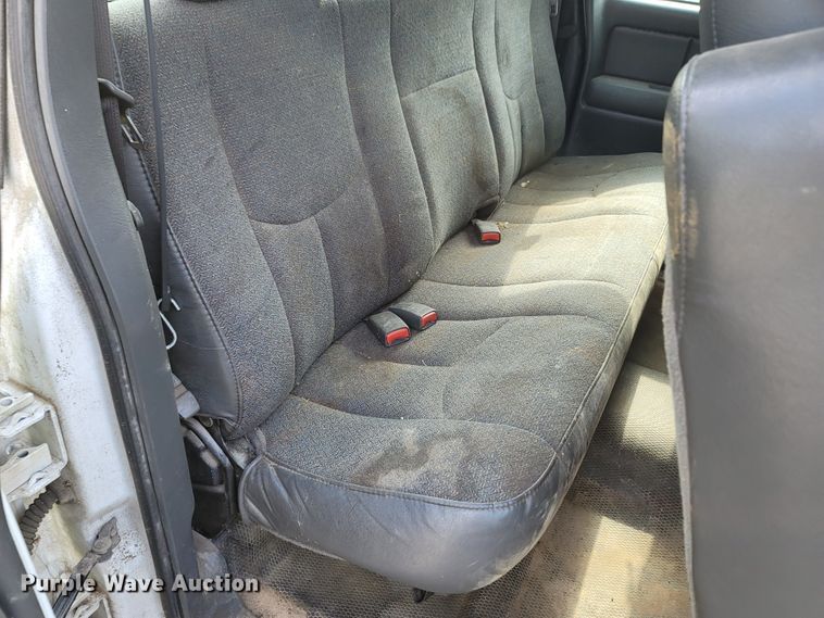 image for item LN9653 2004 GMC Sierra 1500  Ext. Cab pickup truck