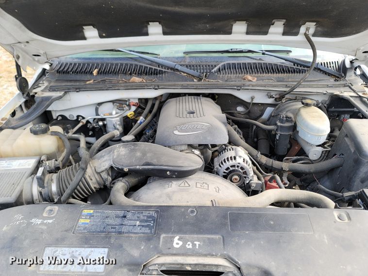 image for item LN9653 2004 GMC Sierra 1500  Ext. Cab pickup truck