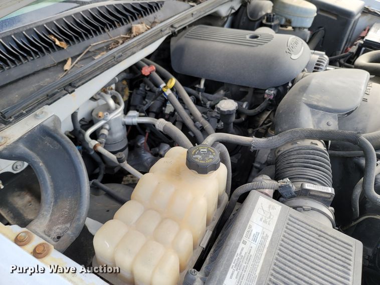 image for item LN9653 2004 GMC Sierra 1500  Ext. Cab pickup truck