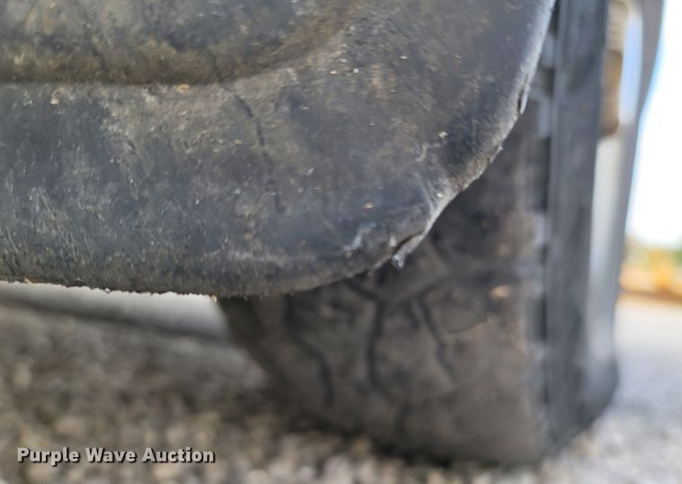 image for item LN9653 2004 GMC Sierra 1500  Ext. Cab pickup truck