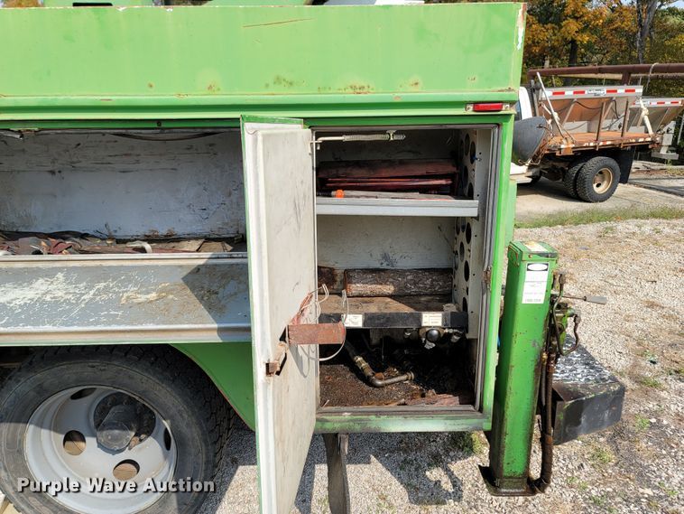 image for item LN9654 1994 Chevrolet 3500HD  bucket truck
