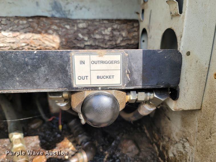 image for item LN9654 1994 Chevrolet 3500HD  bucket truck