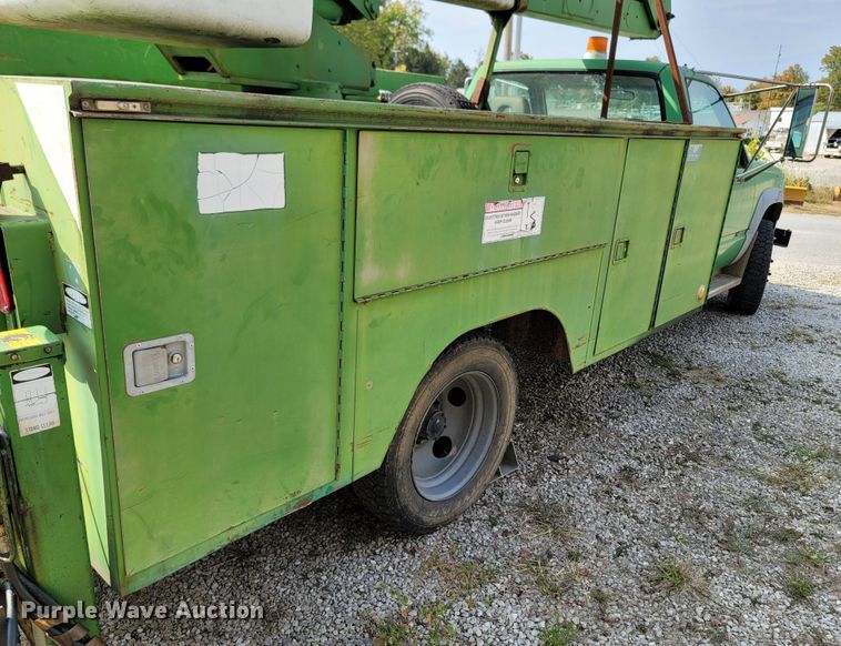 image for item LN9654 1994 Chevrolet 3500HD  bucket truck