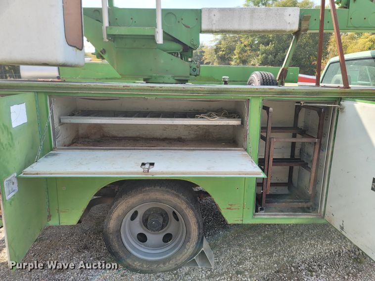 image for item LN9654 1994 Chevrolet 3500HD  bucket truck