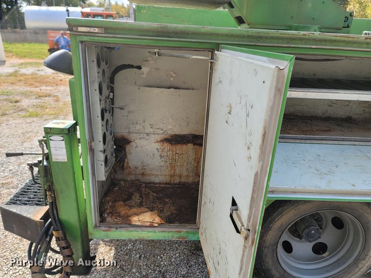 image for item LN9654 1994 Chevrolet 3500HD  bucket truck