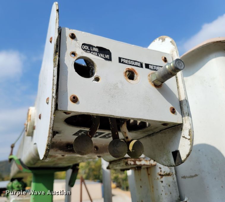 image for item LN9654 1994 Chevrolet 3500HD  bucket truck