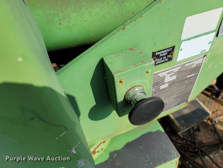 image for item LN9654 1994 Chevrolet 3500HD  bucket truck