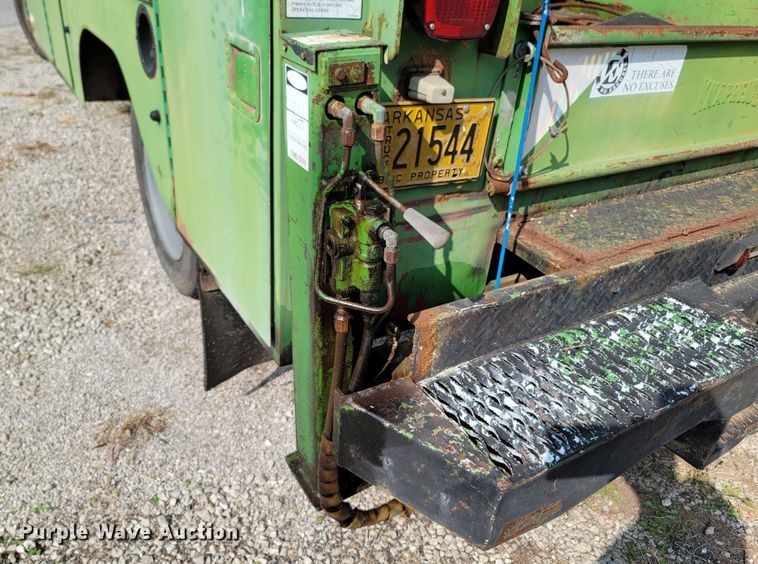 image for item LN9654 1994 Chevrolet 3500HD  bucket truck