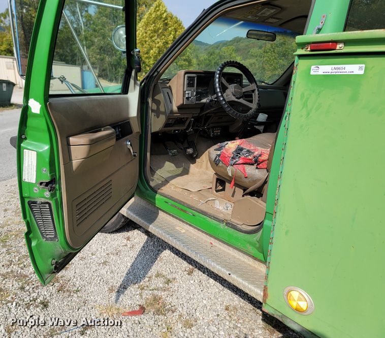 image for item LN9654 1994 Chevrolet 3500HD  bucket truck