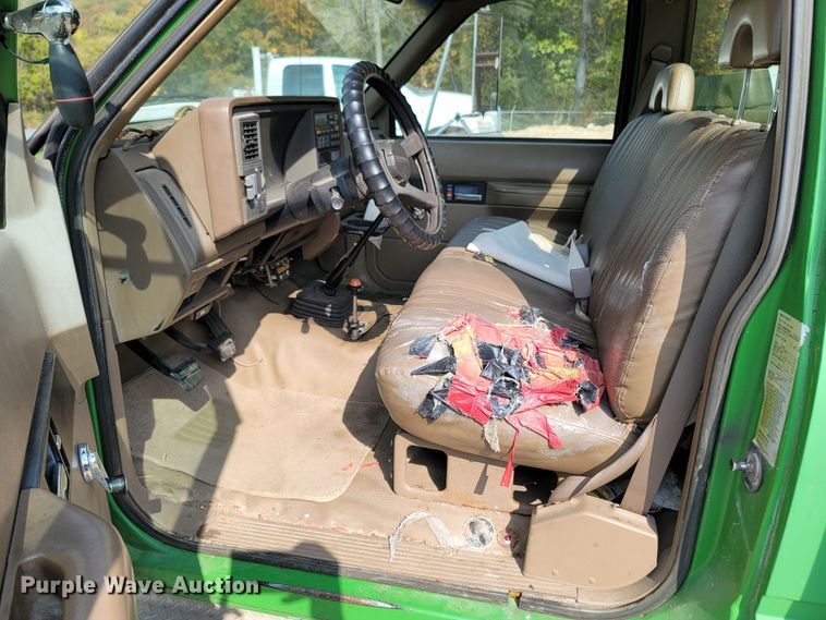 image for item LN9654 1994 Chevrolet 3500HD  bucket truck